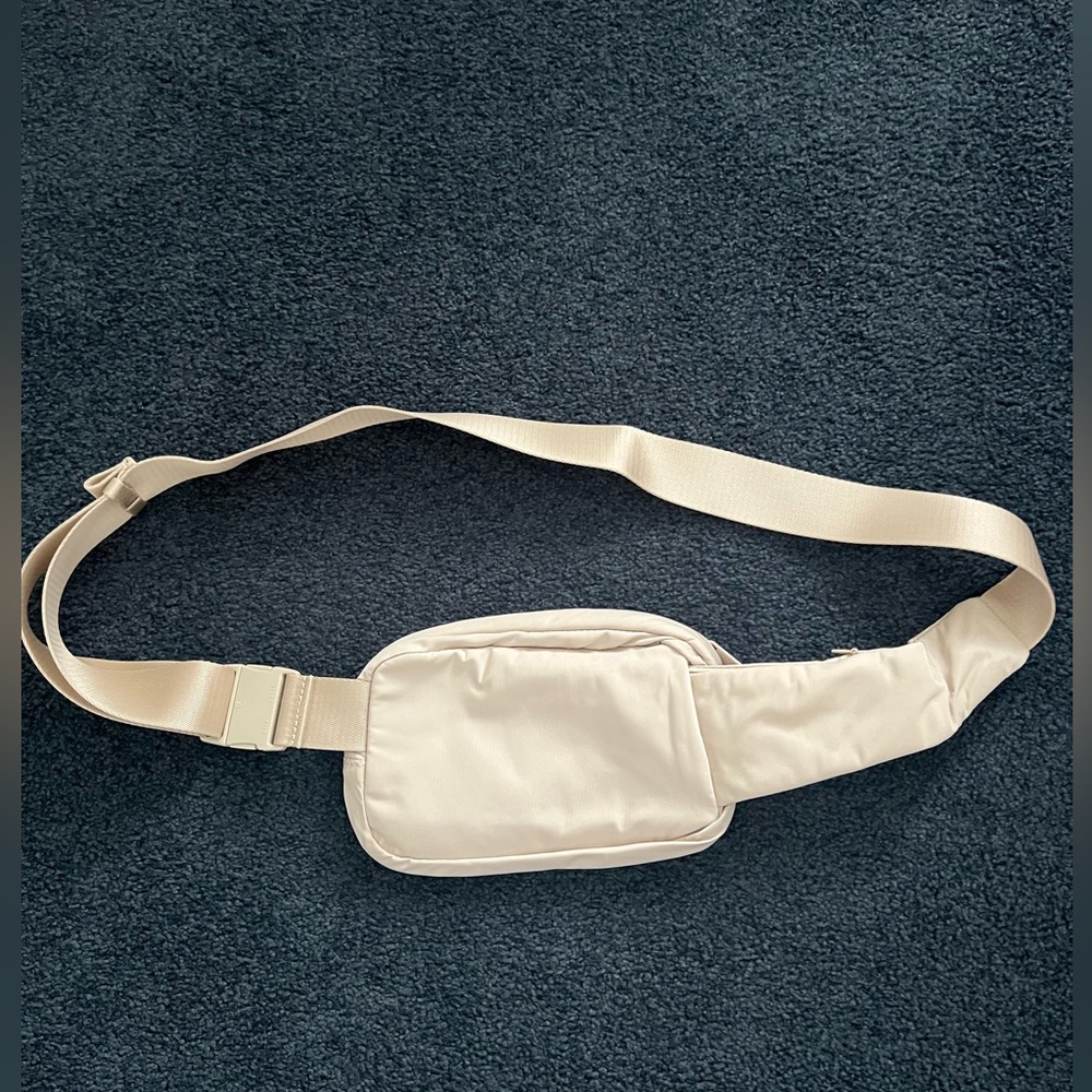 AWAY Brans Cream Belt Bag - Picture 2 of 2
